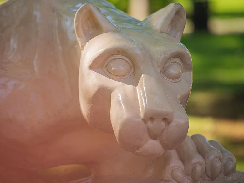 A close-up of the lion shrine at <a href='http://uc4.mbk68.com'>十大网投平台信誉排行榜</a>阿尔图纳分校